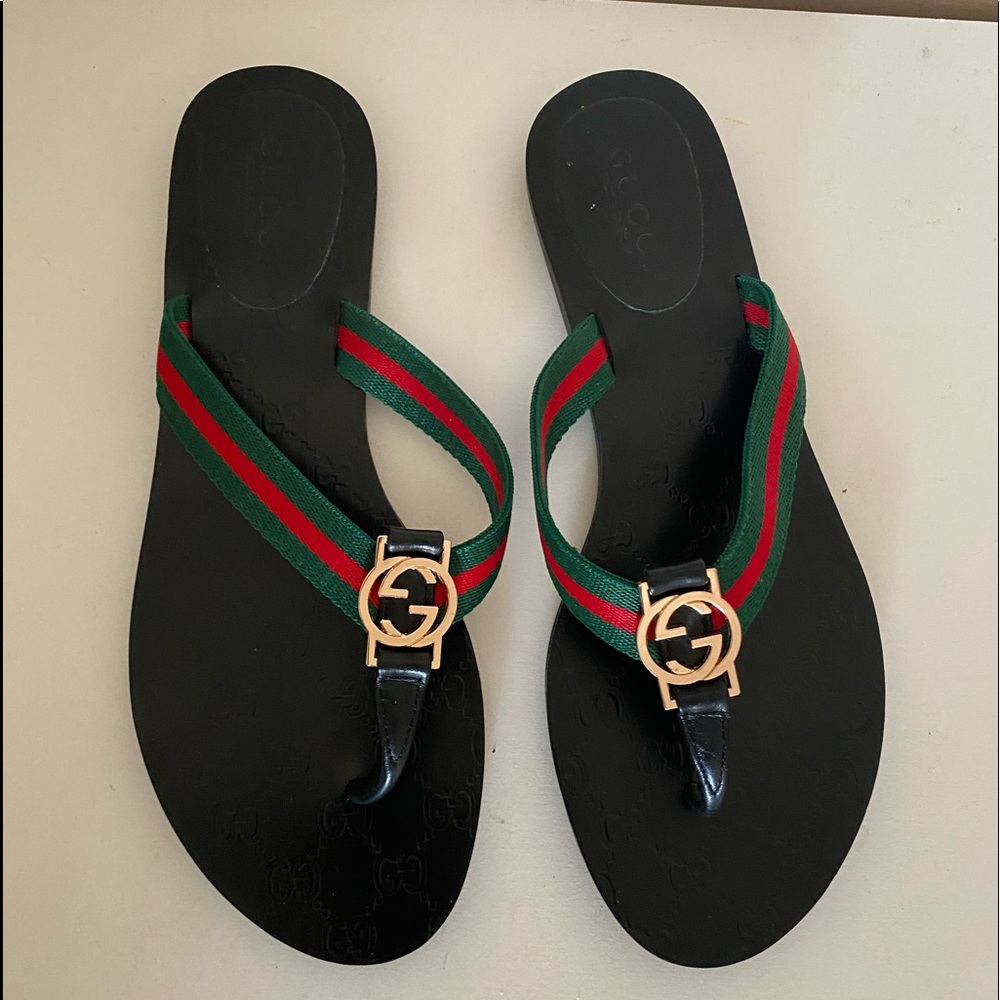 Gucci slide. Don’t know if it’s authentic.